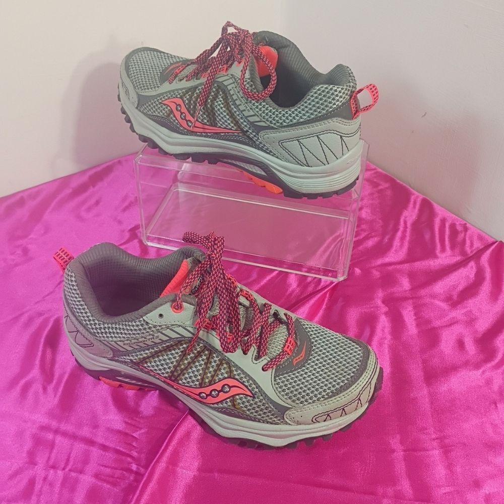 Saucony S15259-1 Wide Excursion TR 9 Athletic Running Gray Grey Women's SZ 6W.